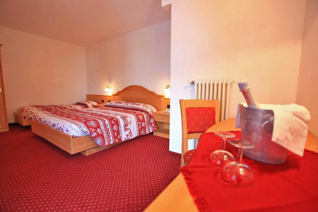 Hotel Vigo Vigo di Fassa Zimmer foto